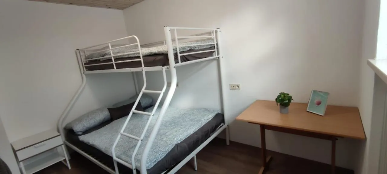 Ideales Monteurzimmer Fuer Bis Zu 3 Personen In Bester Lage L 1 Minute Zum Bahnhof L Innenstadtnaehe L Kueche L Free-Wlan L Willkommen Im Hallo!-Apartment 3 Bad Wörishofen Niemcy