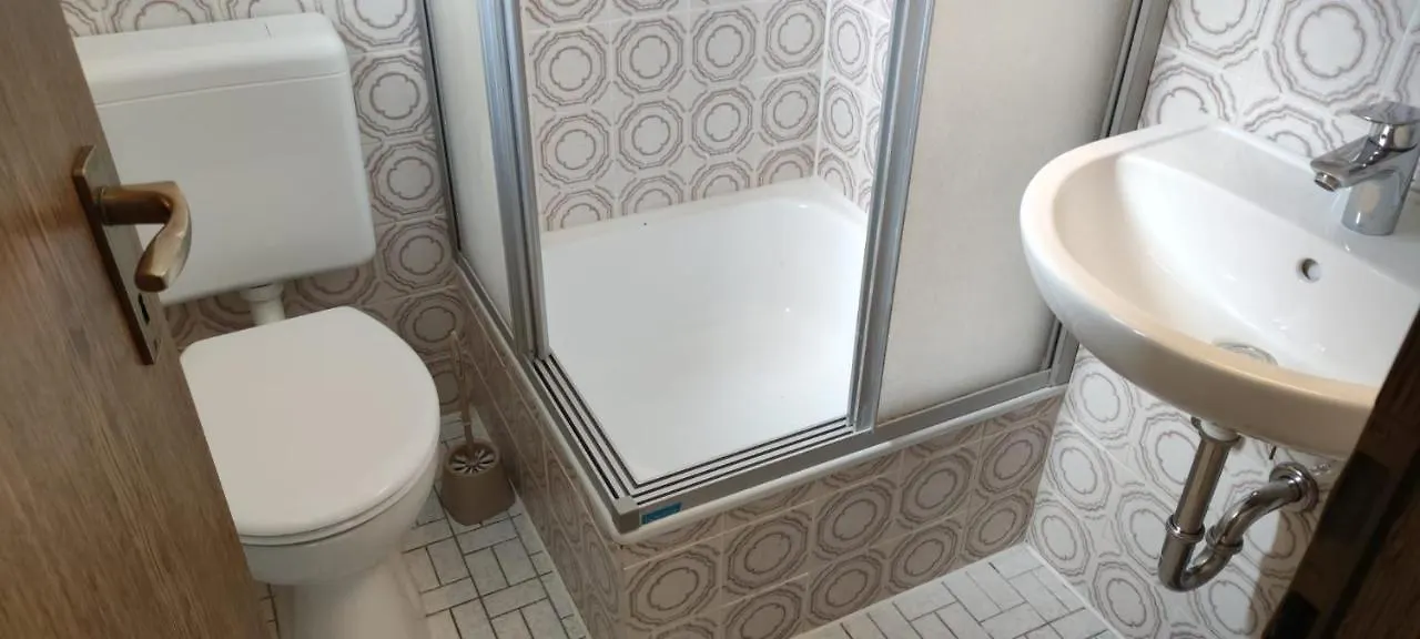 Ideales Monteurzimmer Fuer Bis Zu 3 Personen In Bester Lage L 1 Minute Zum Bahnhof L Innenstadtnaehe L Kueche L Free-Wlan L Willkommen Im Hallo!-Apartment 3 Bad Wörishofen